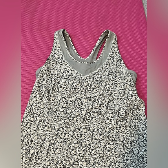 Lululemon Tone It Tank - Size 12 - Picture 11 of 11
